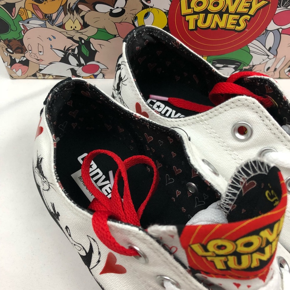 Converse Low Top Chuck Taylor Looney Tunes Shoes - Picture 3 of 6
